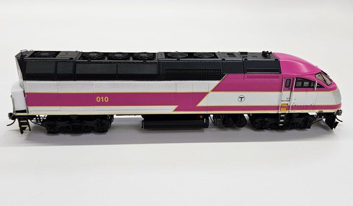 Boston MBTA HO-Scale MBTA MP-36 #10 Commuter Rail Locomotive (Atlas Gold)